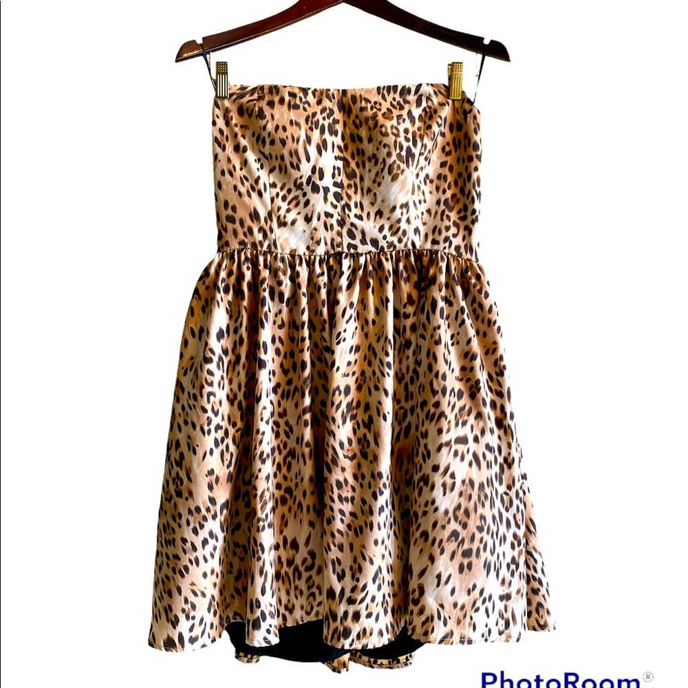 Delia’s Strapless Leopard Print Dress. Size Large